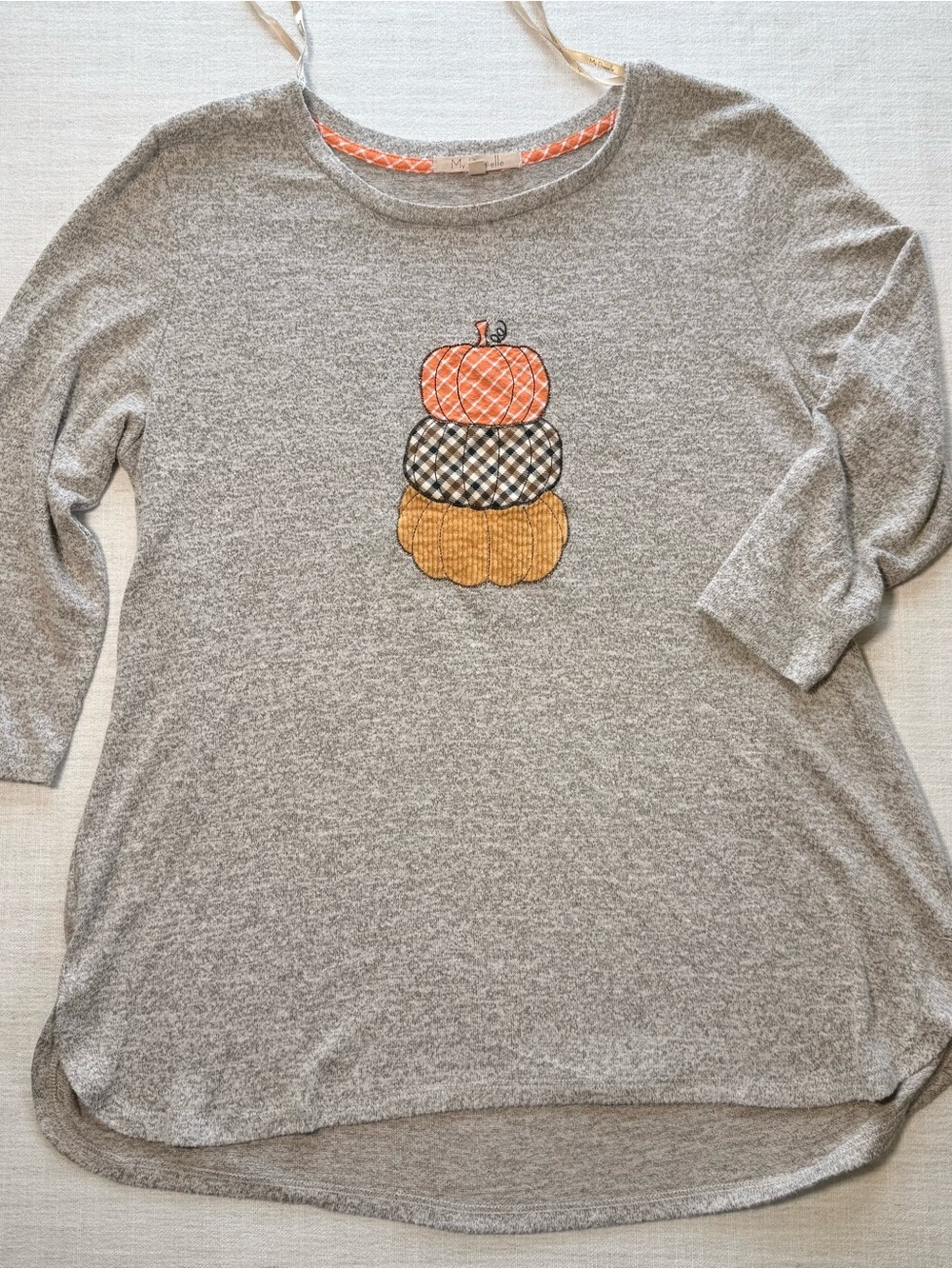 Gray 3/4 Sleeve Women's Tee with Stacked Pumpkin Appliqué